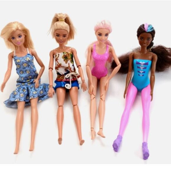 Mattel Lot of 4 Barbie Dolls Mixed Styles/Outfits Pre-Owned Excellent Condition - Picture 1 of 13